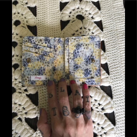 Icing Quilted Wallet With Adorable Gold Bow - Picture 16 of 16